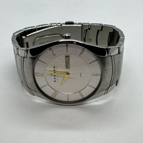 Skagen 531XLSGX1 Men\'s Silver Stainless Steel Analog Dial Wrist Watch JNA562